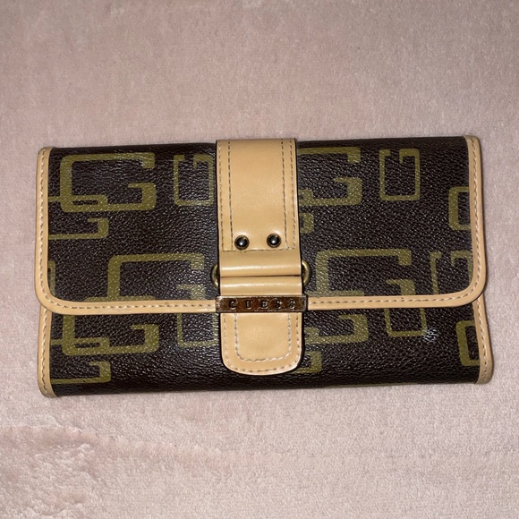 Vintage Guess Wallet - Picture 1 of 4